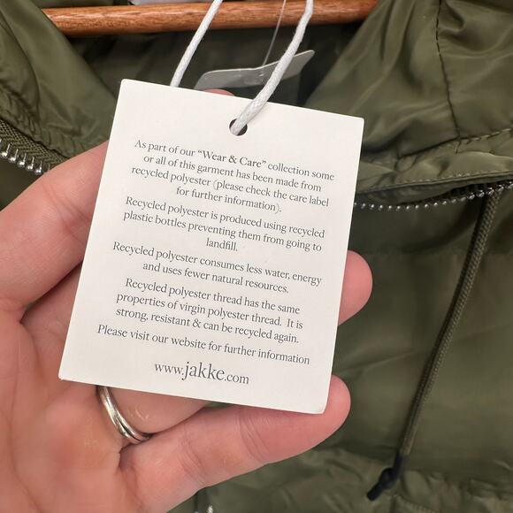 JAKKE NWT Evereve Poppy Recyled Puffer in Olive Green // S - Picture 9 of 16